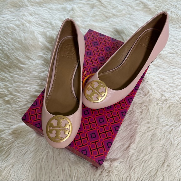 Tory Burch Shoes - Tory Burch Benton Pump Women
Color SEA SHELL PINK
Size: 5 M